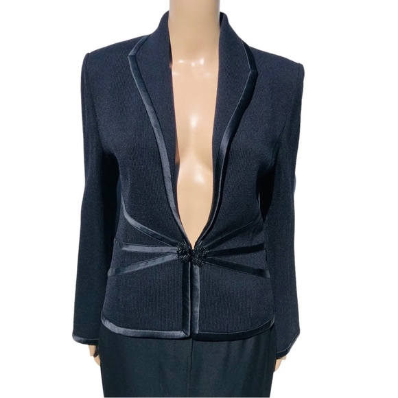 St. John Evening Jackets & Blazers - St. John Evening black knit “ tuxedo type” jacket with satin accents Sz 4 eu 36